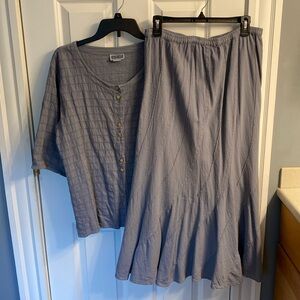 Shirt and skirt set. Elastic in waist is no longer stretchy
Price reduced